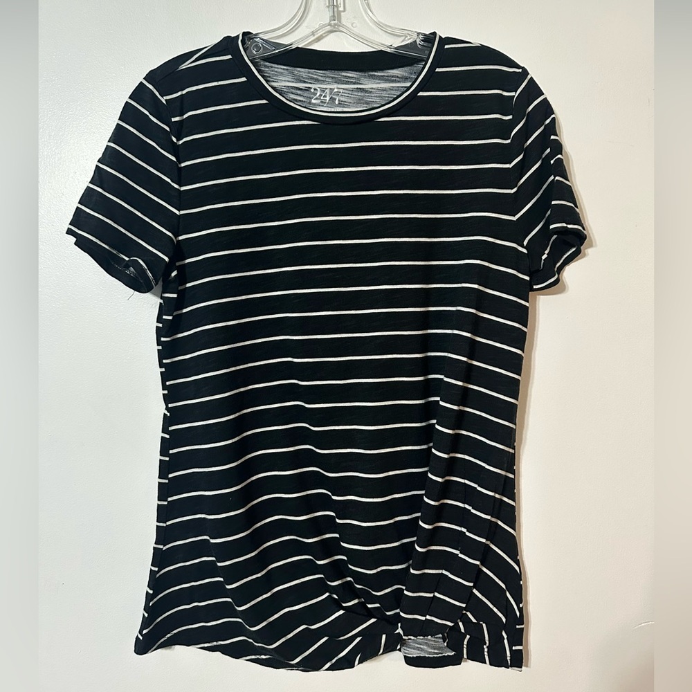 Maurice’s 24/7 Short Sleeve Black & White Striped Tee Women’s Small